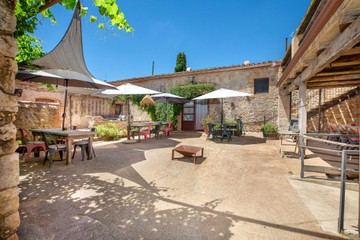living - Casa rural de 1,385m² en venta en Baix Empordà, Girona - featured