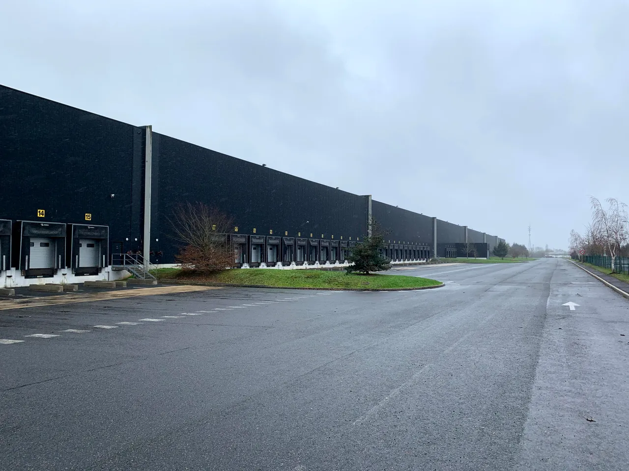 logistics - Logistics Warehouse For Rent - gallery - 4