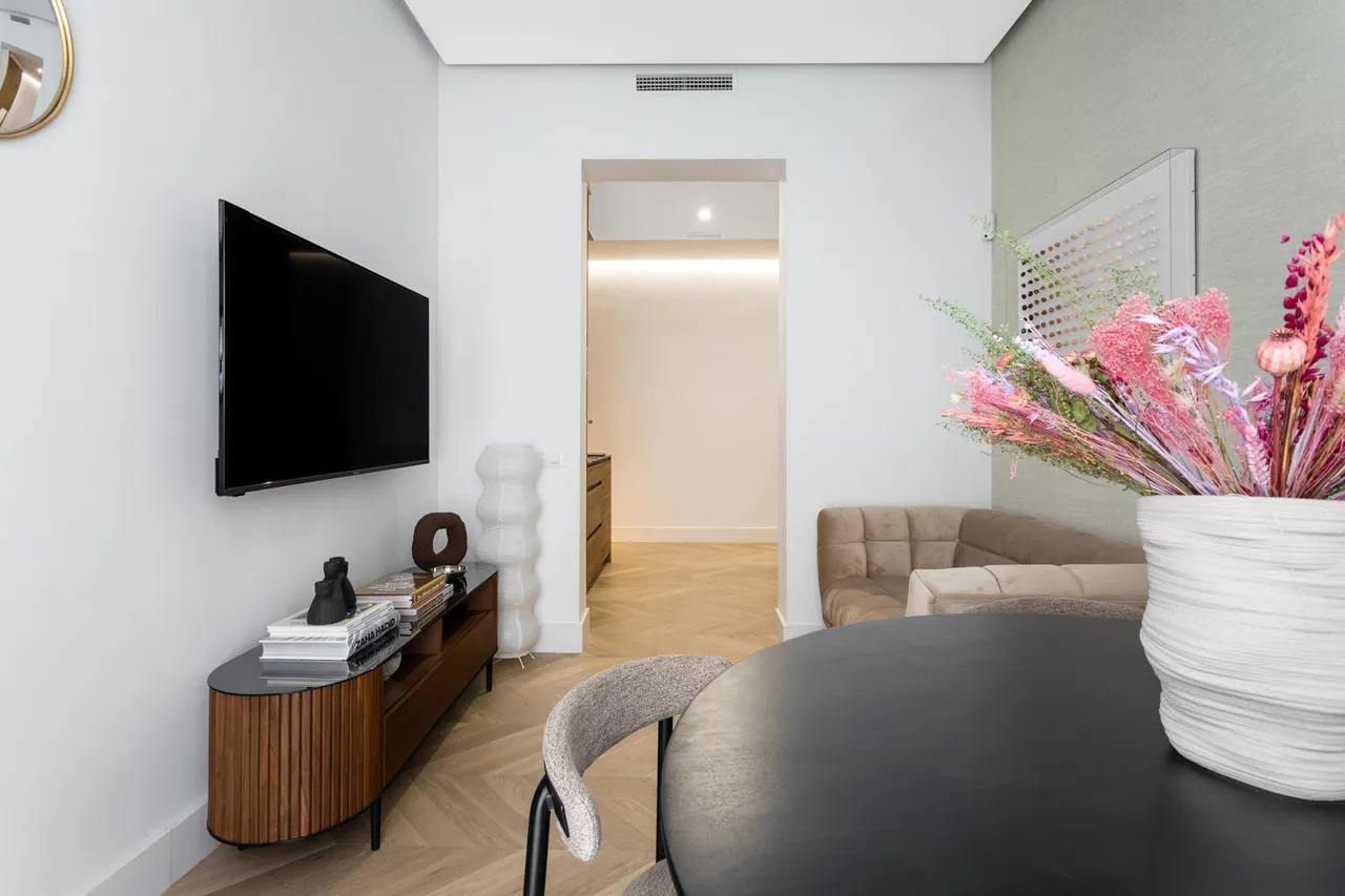 living - 73m² apartment for rent in Trafalgar, Madrid - gallery - 6