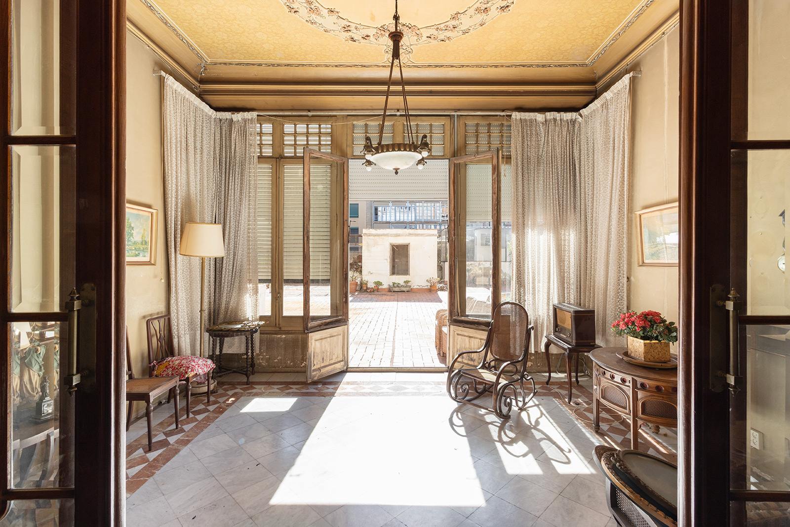 living - Piso de 315m² con 187m² terraza en venta en Eixample Derecho - gallery thumbnail - 3