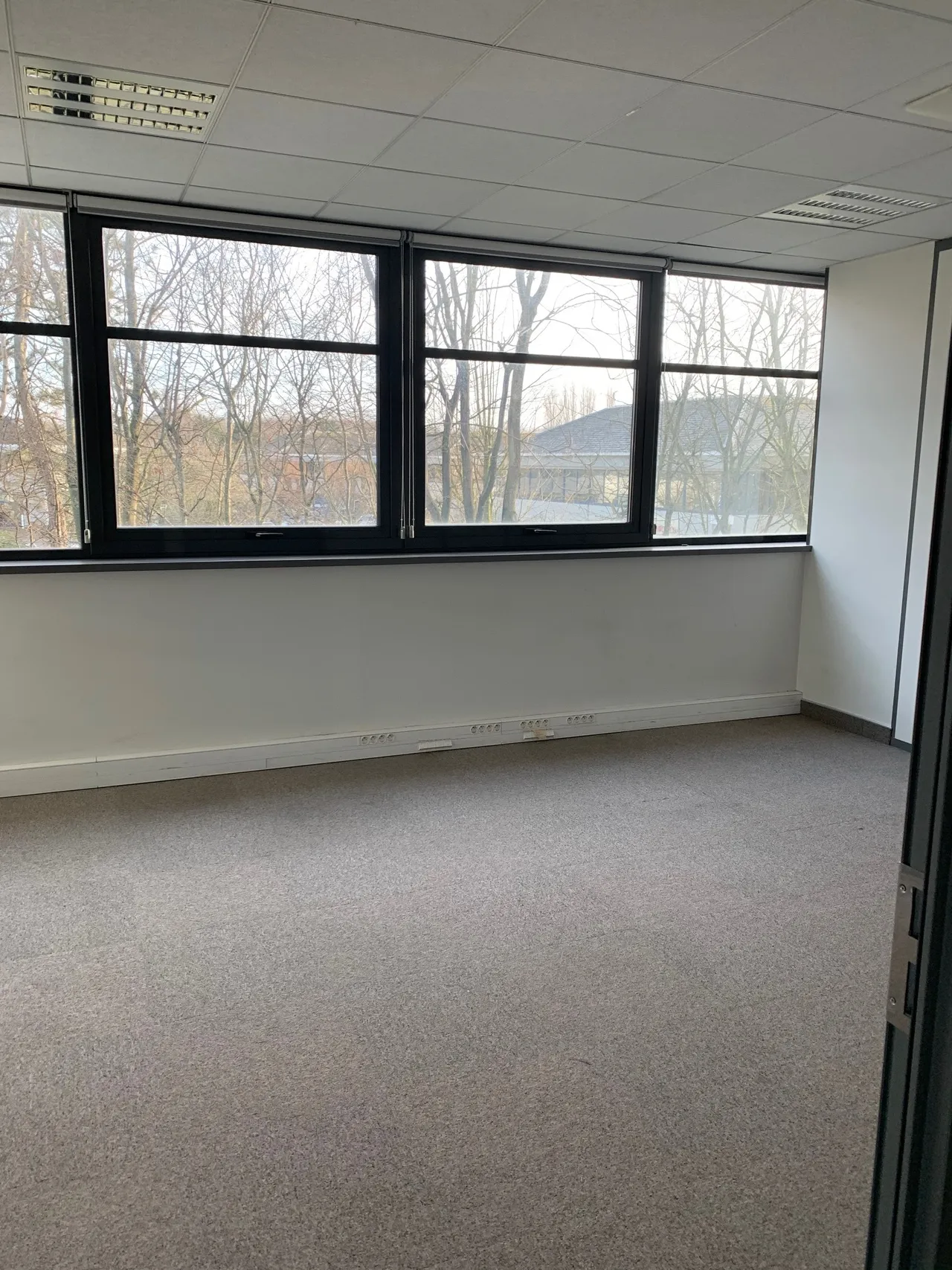 logistics - Mixed Light Industrial Premises / Offices For Rent - gallery - 5