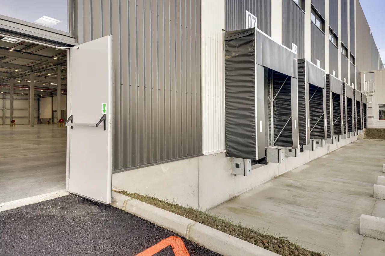 logistics - Logistics Warehouse For Rent - gallery - 7
