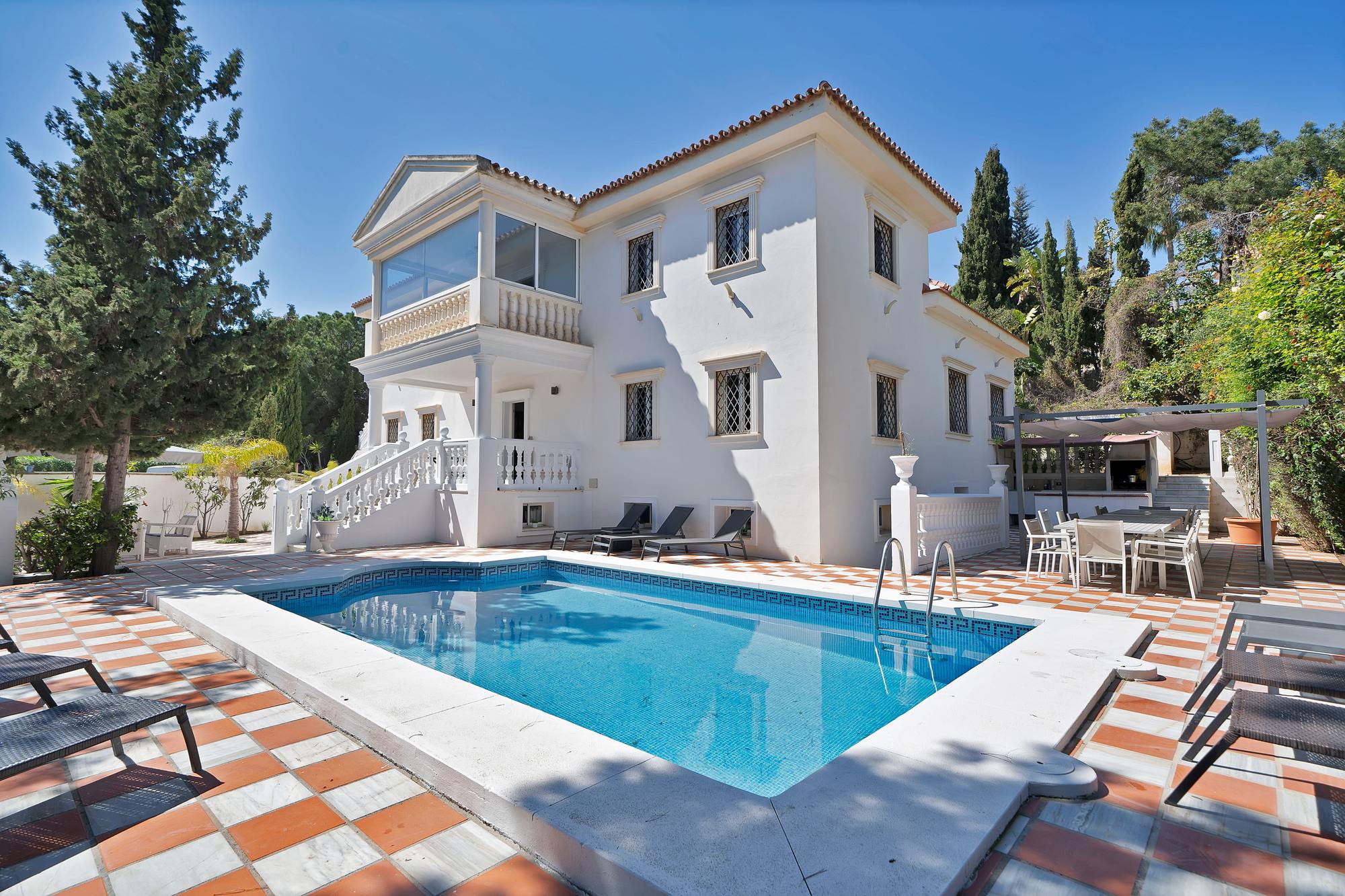 living - Casa / villa de 565m² con 150m² de jardín en venta en Este Marbella - gallery thumbnail - 2