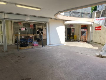 retail - Commerce Pied d’immeuble À Louer - featured
