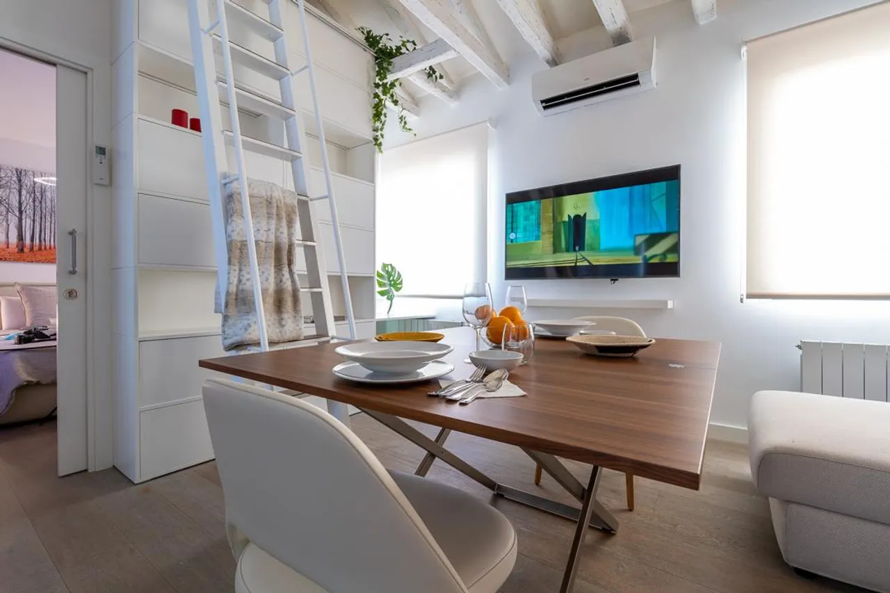 living - 60m² apartment for rent in Castellana, Madrid - gallery - 5