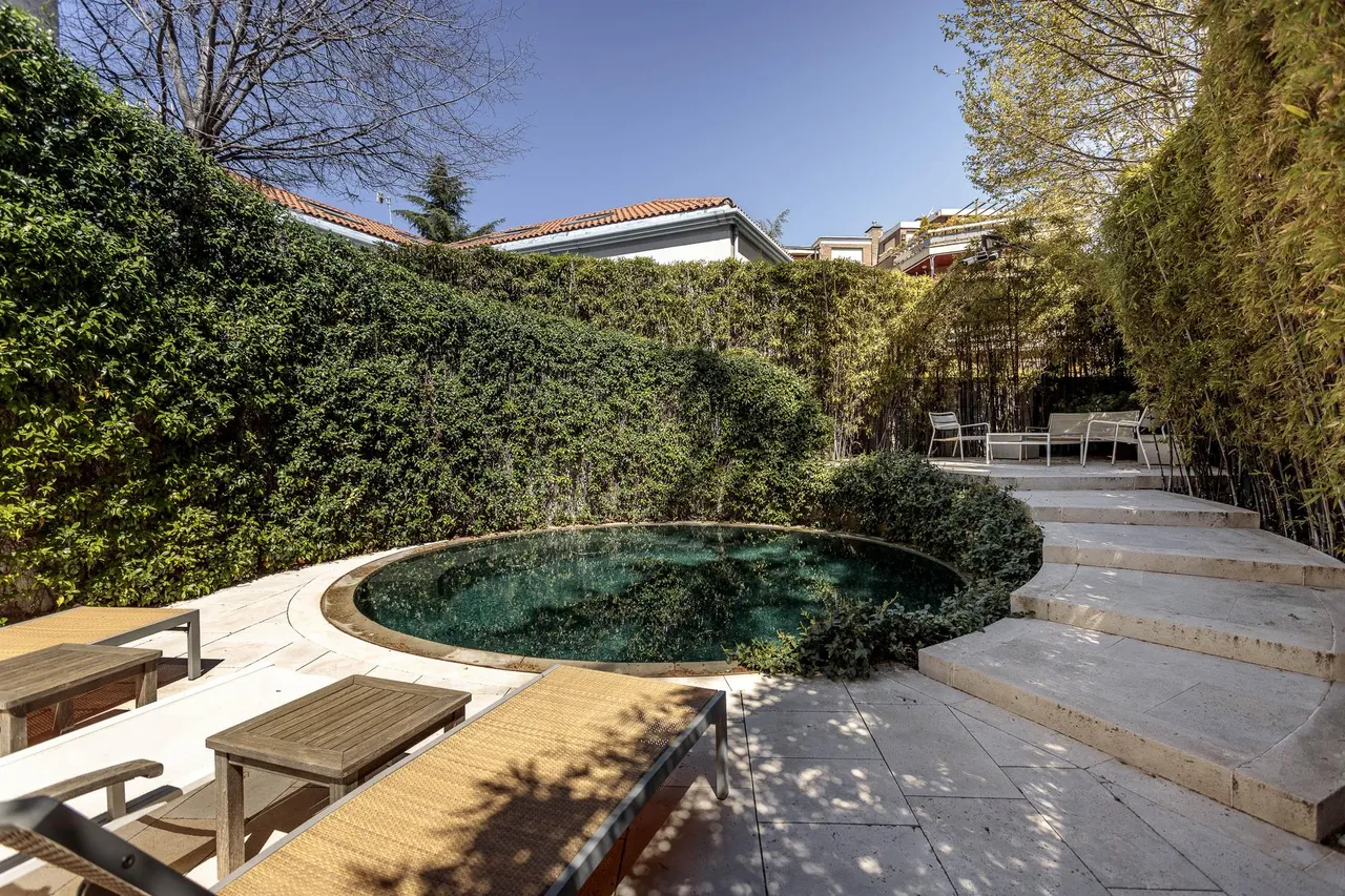 living - 857m² house / villa for sale in El Viso, Madrid - gallery - 3