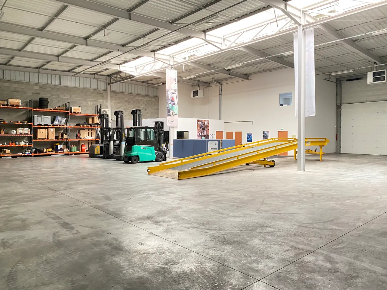 logistics - Activités / Bureaux À Louer - gallery - 3