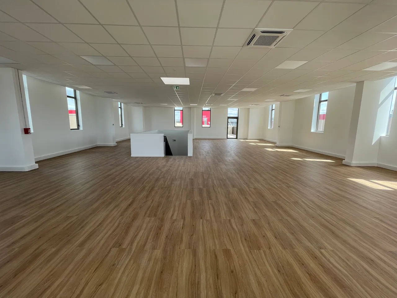 logistics - Activités / Bureaux À Louer - gallery - 10