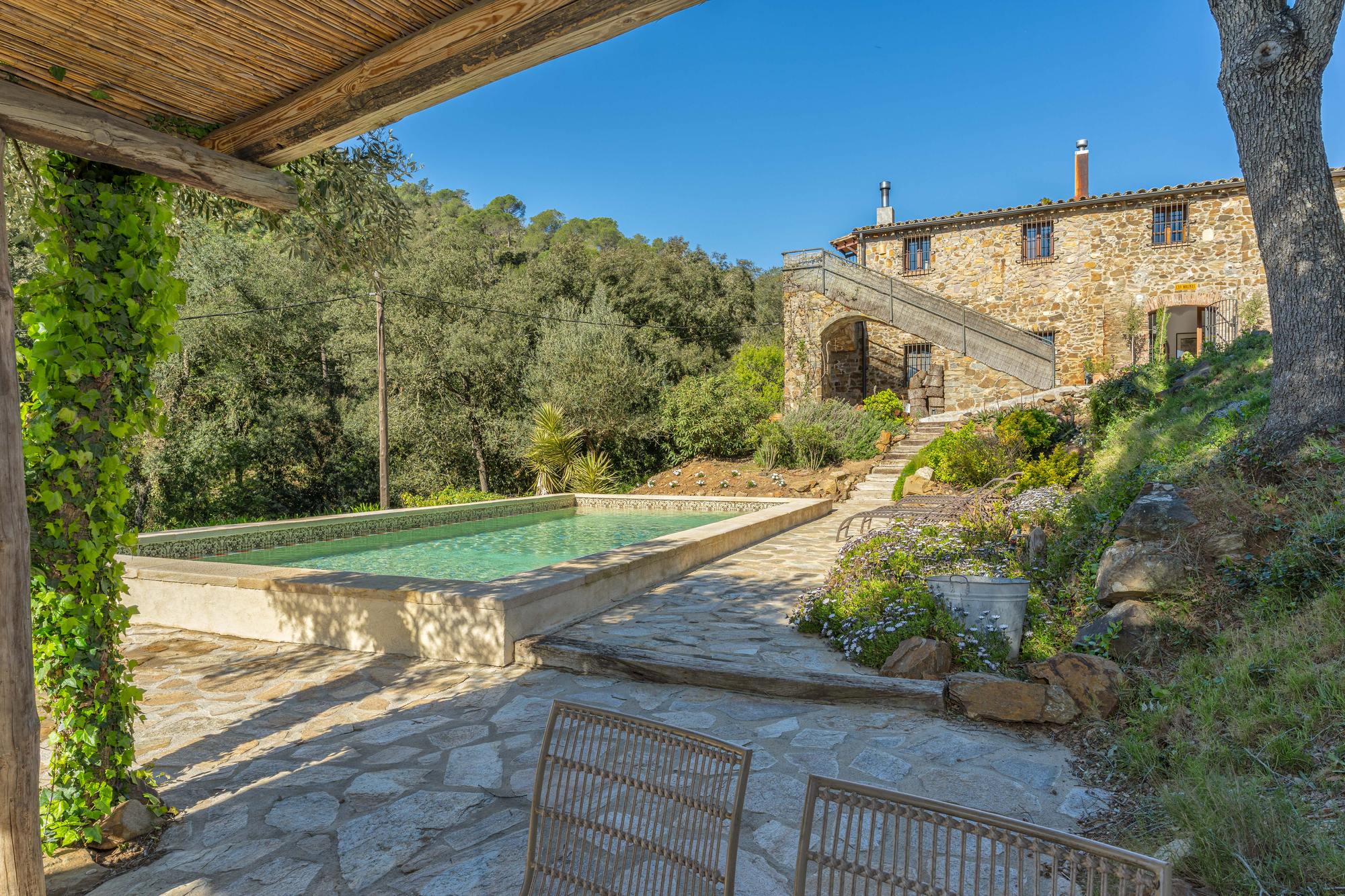 living - Casa rural de 642m² en venta en Baix Empordà, Girona - gallery thumbnail - 1