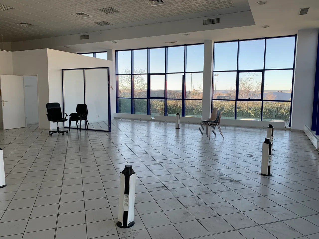 logistics - Warehouse / Offices For Rent - gallery - 10