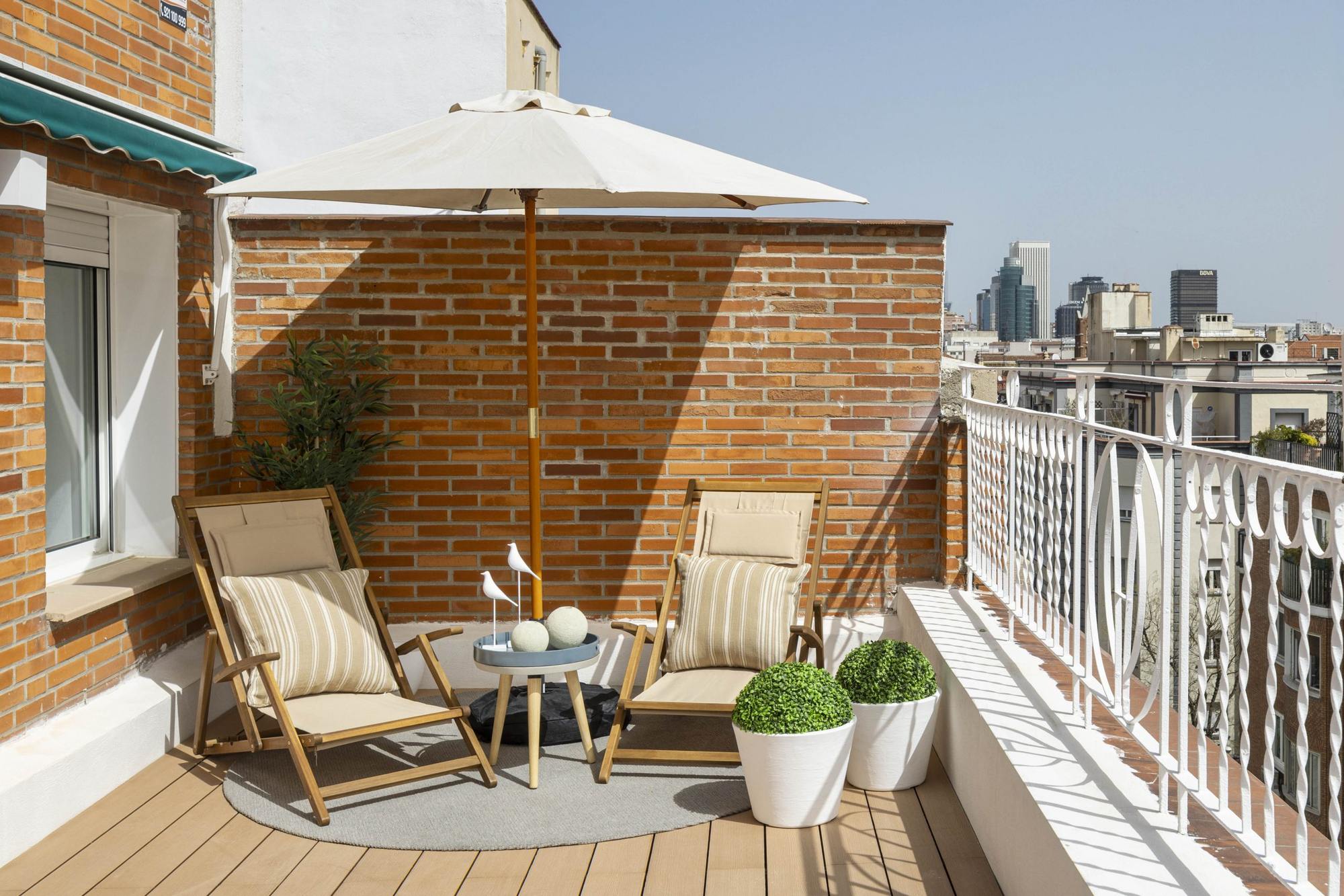 living - Piso de 127m² con 65m² terraza en venta en Almagro, Madrid - gallery thumbnail - 7