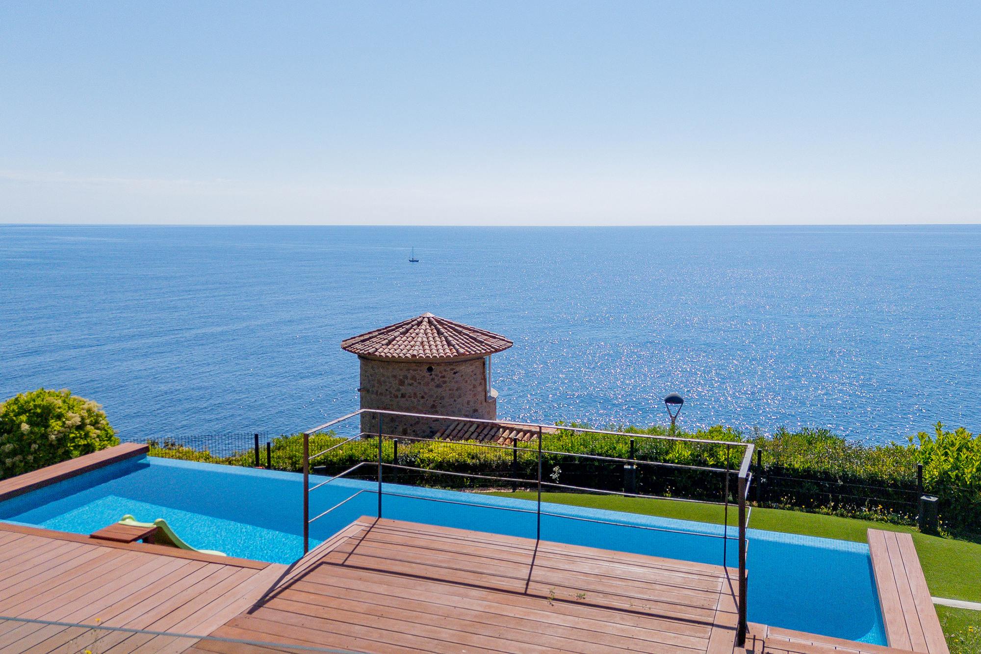 living - 458m² house / villa for sale in Llafranc, Costa Brava - gallery - 3