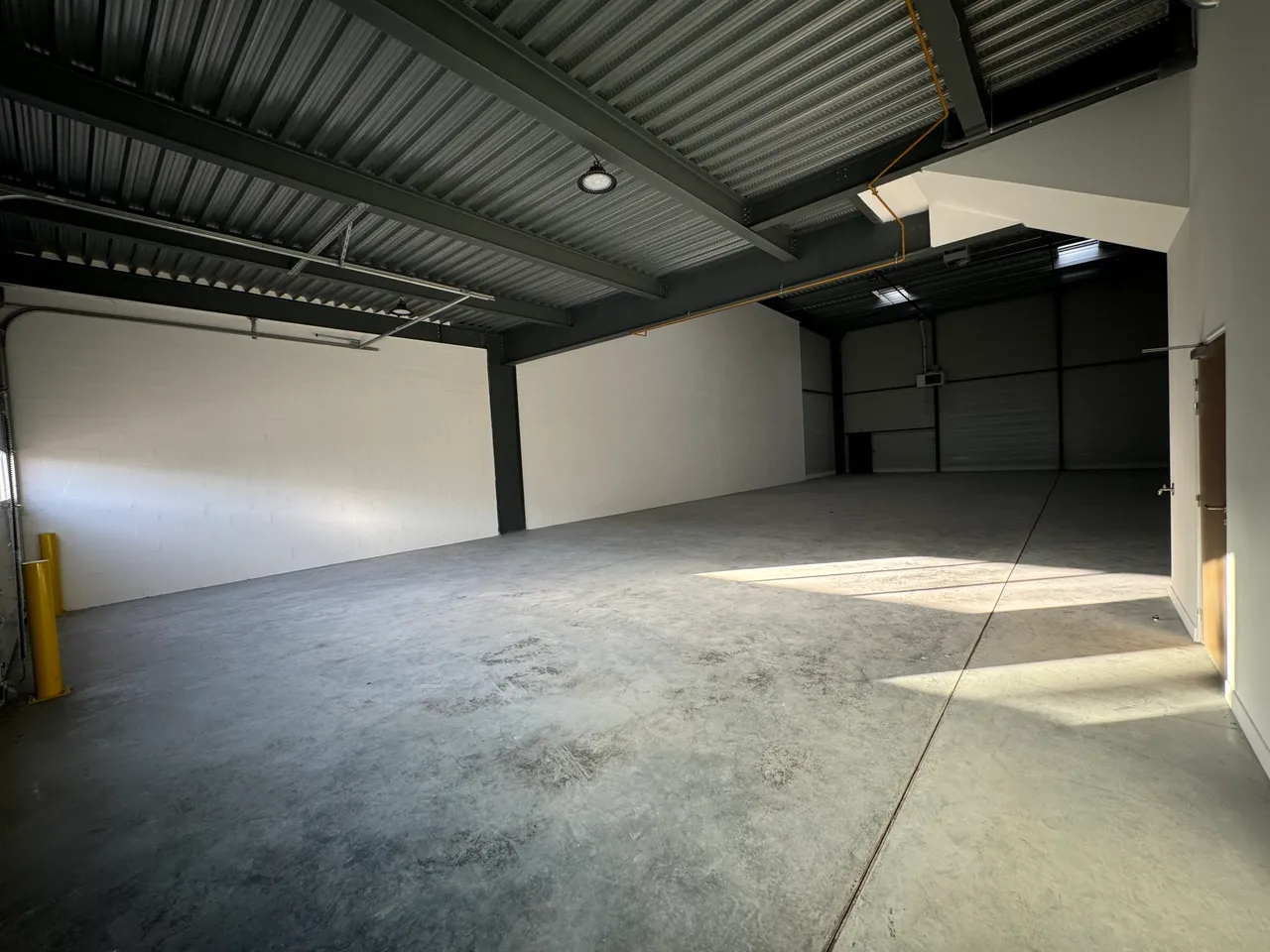 logistics - Light Industrial Premises / Offices For Rent - gallery - 3