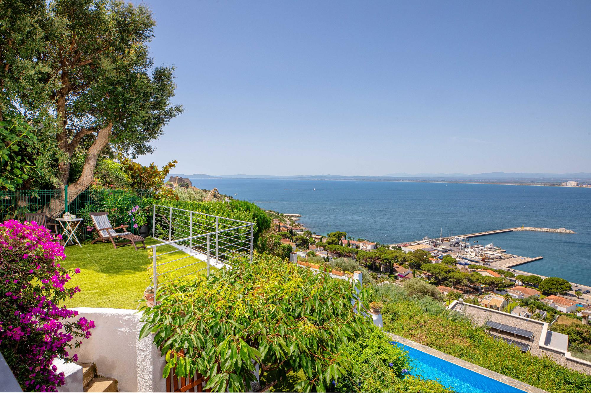 living - Casa / villa de 215m² en venta en Bahía de Rosas - gallery thumbnail - 1