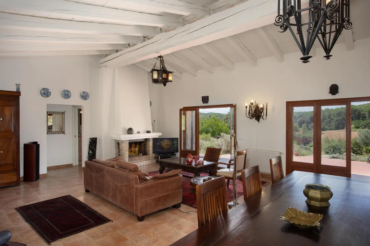 living - Casa rural de 282m² en venta en Alt Empordà, Girona - gallery - 3