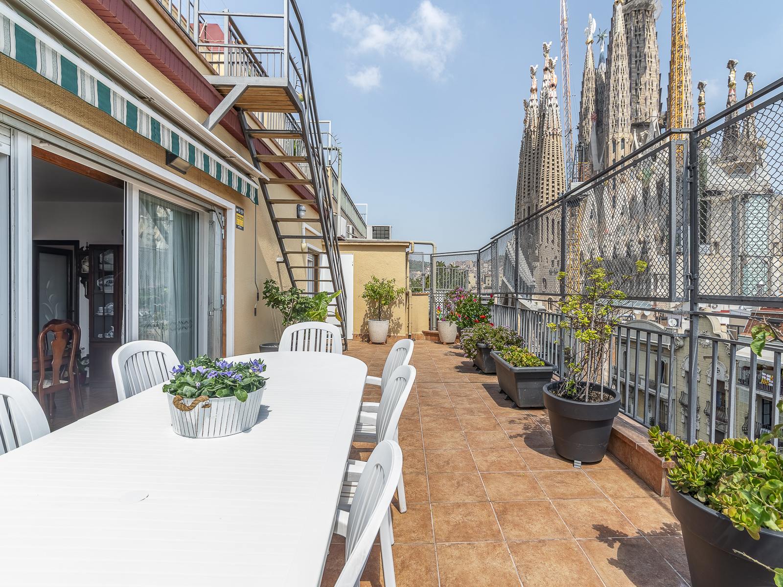 living - 180m² penthouse with 60m² terrace for sale in Sagrada Família - gallery thumbnail - 2