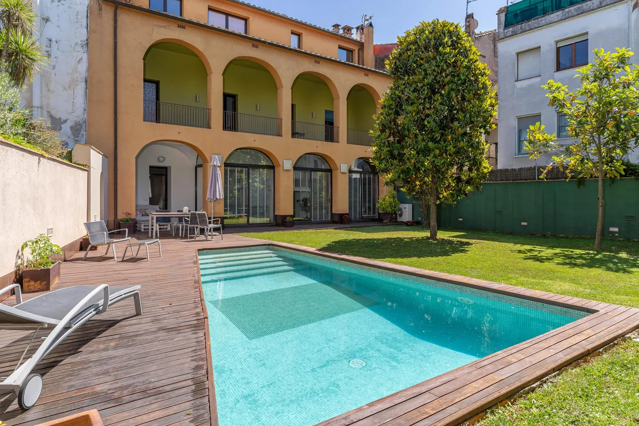 living - 567m² house / villa for sale in Pla de l'Estany, Girona - gallery - 2