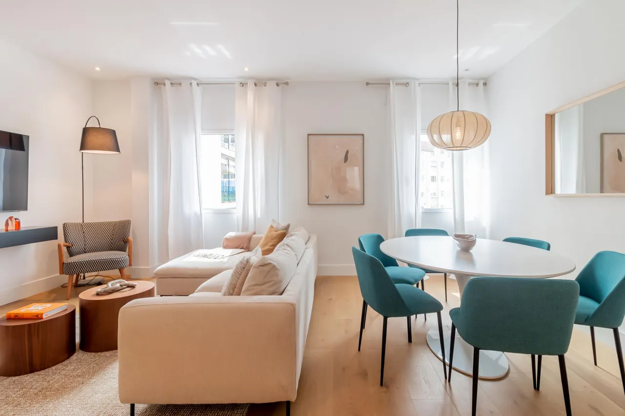 living - Piso de 110m² en alquiler en Recoletos, Madrid - gallery - 2
