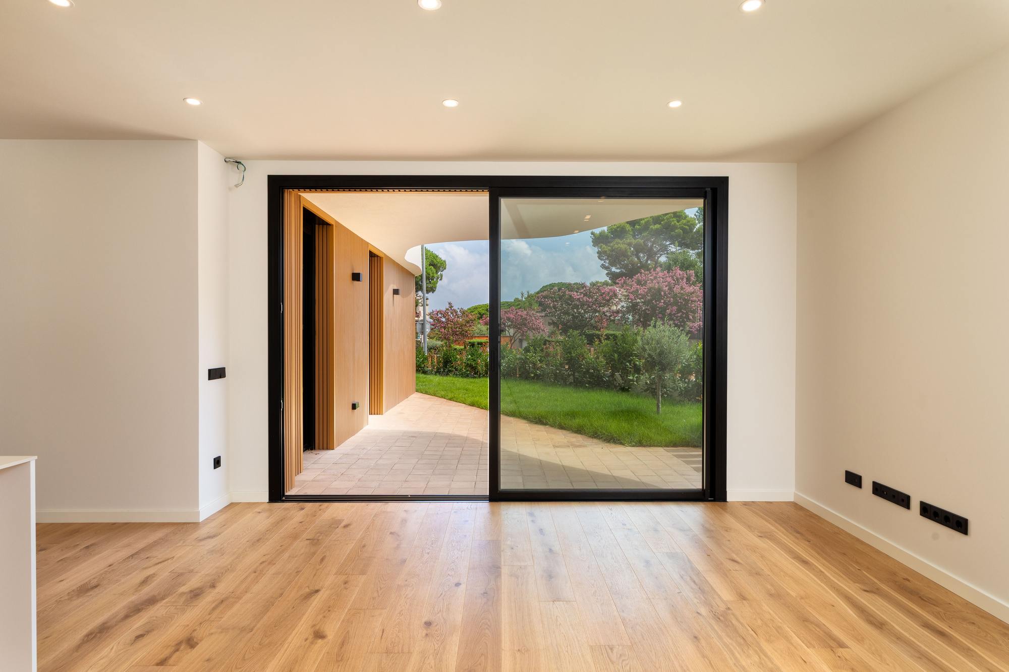 living - 86m² apartment with 62m² garden for sale in Palamós - gallery thumbnail - 9
