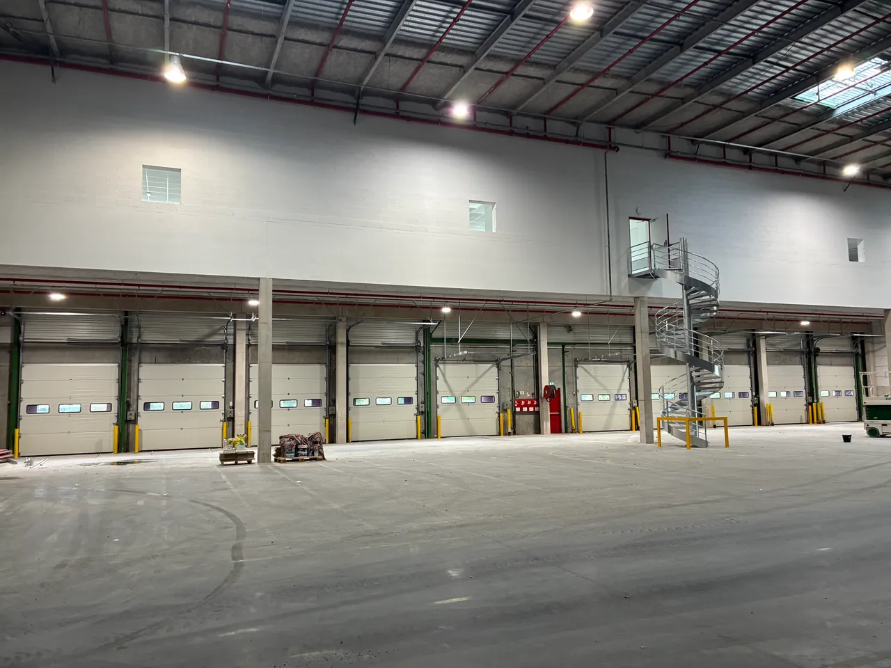 logistics - Logistics Warehouse For Rent - gallery - 7
