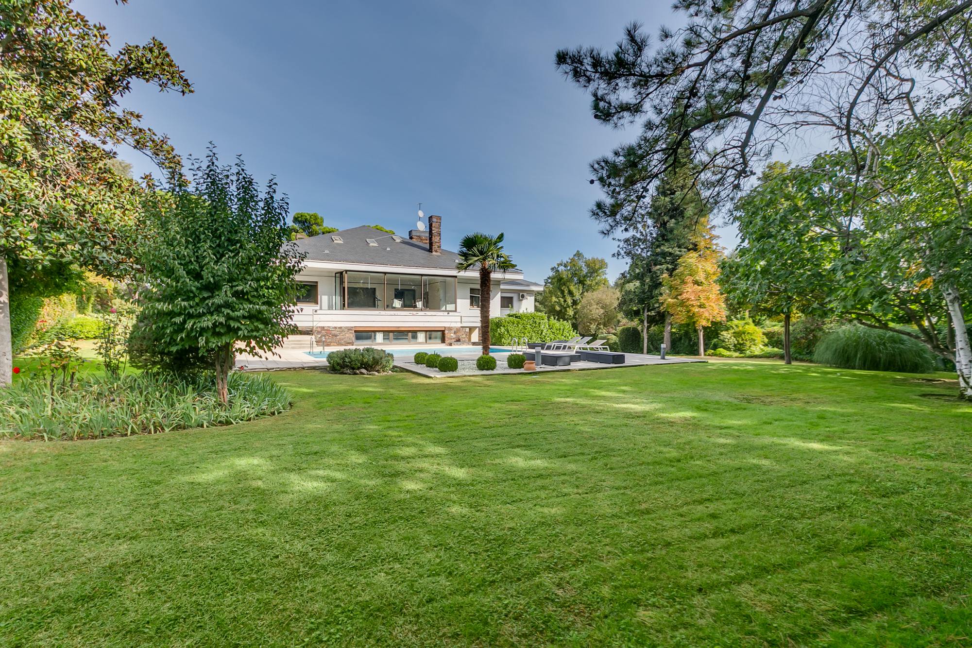living - 600m² house / villa for sale in La Moraleja Urbanización - gallery - 4