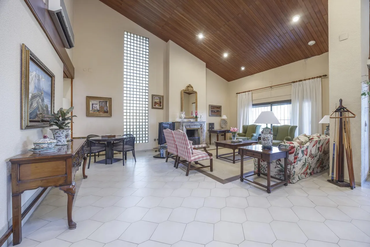 living - Casa / villa de 857m² en venta en La Eliana, Valencia - gallery - 8