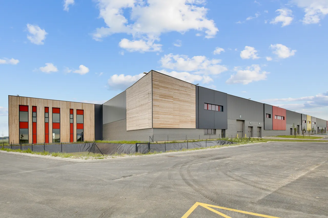 logistics - Light Industrial Premises / Offices For Rent - gallery - 2