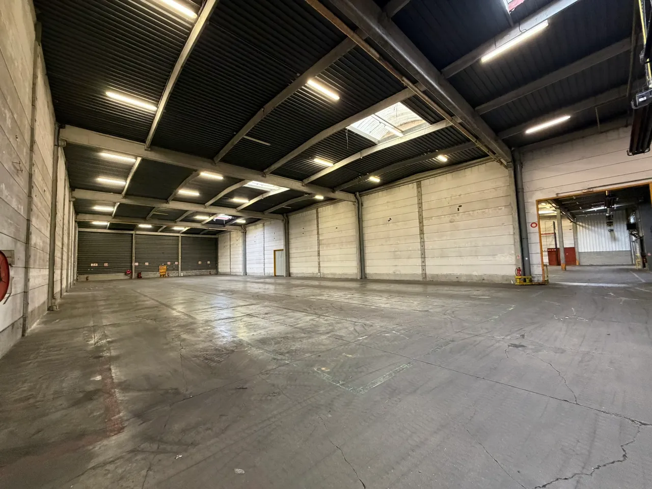 logistics - Warehouse / Offices For Rent - gallery - 3