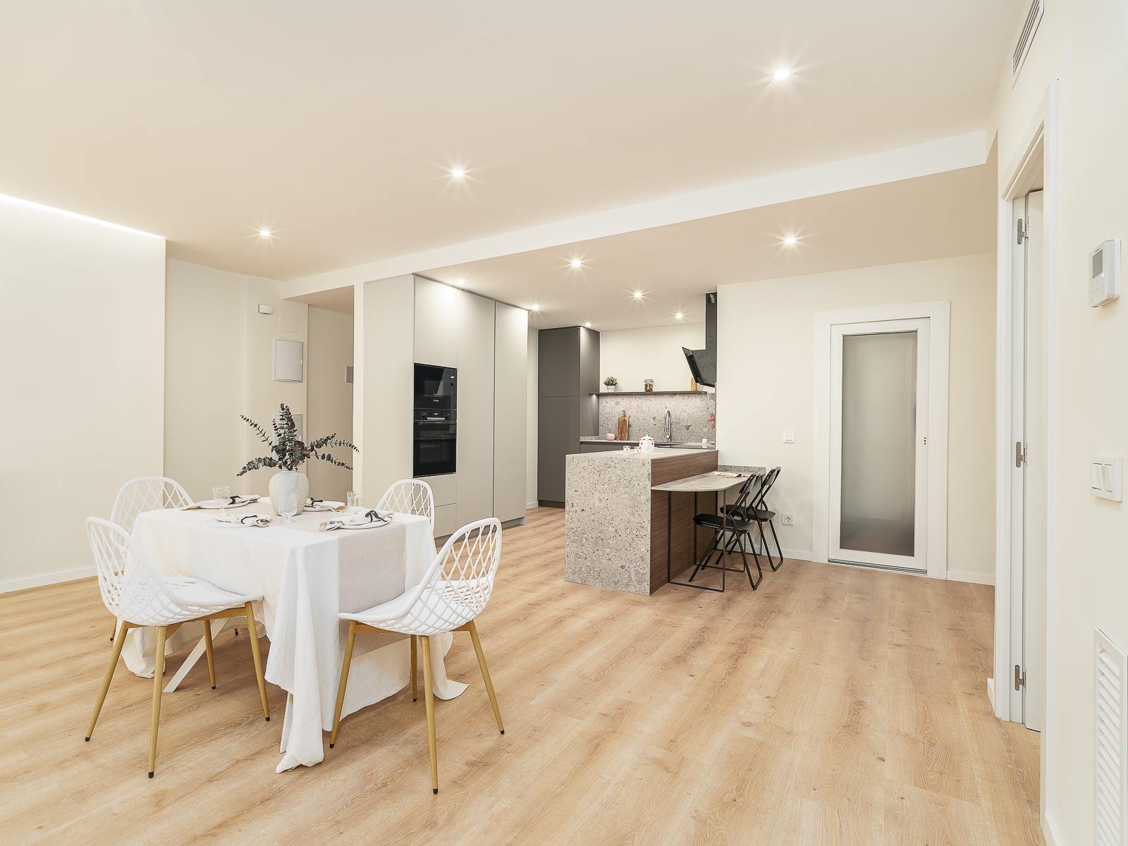 living - 130m² apartment with 7m² terrace for sale in Eixample Right - gallery thumbnail - 9