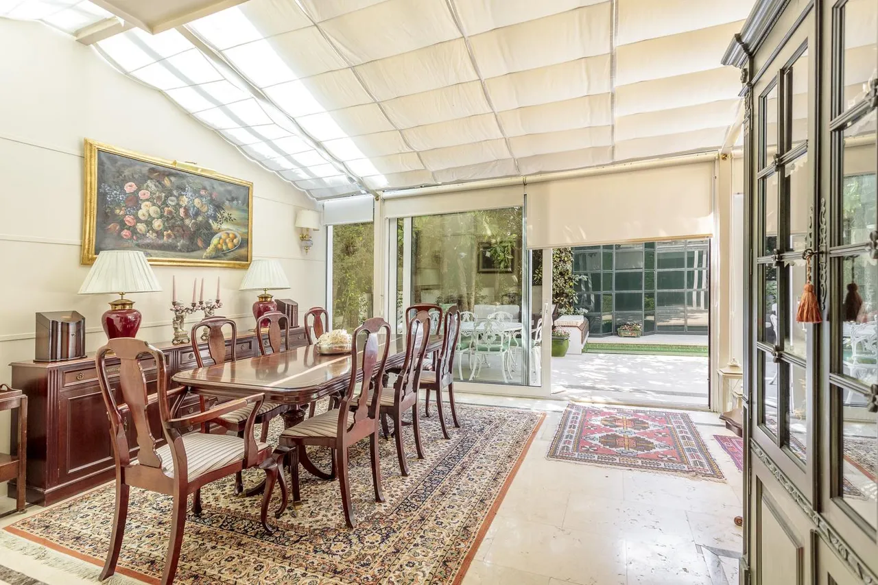 living - Casa / villa de 342m² en venta en Conde de Orgaz y Piovera - gallery - 10