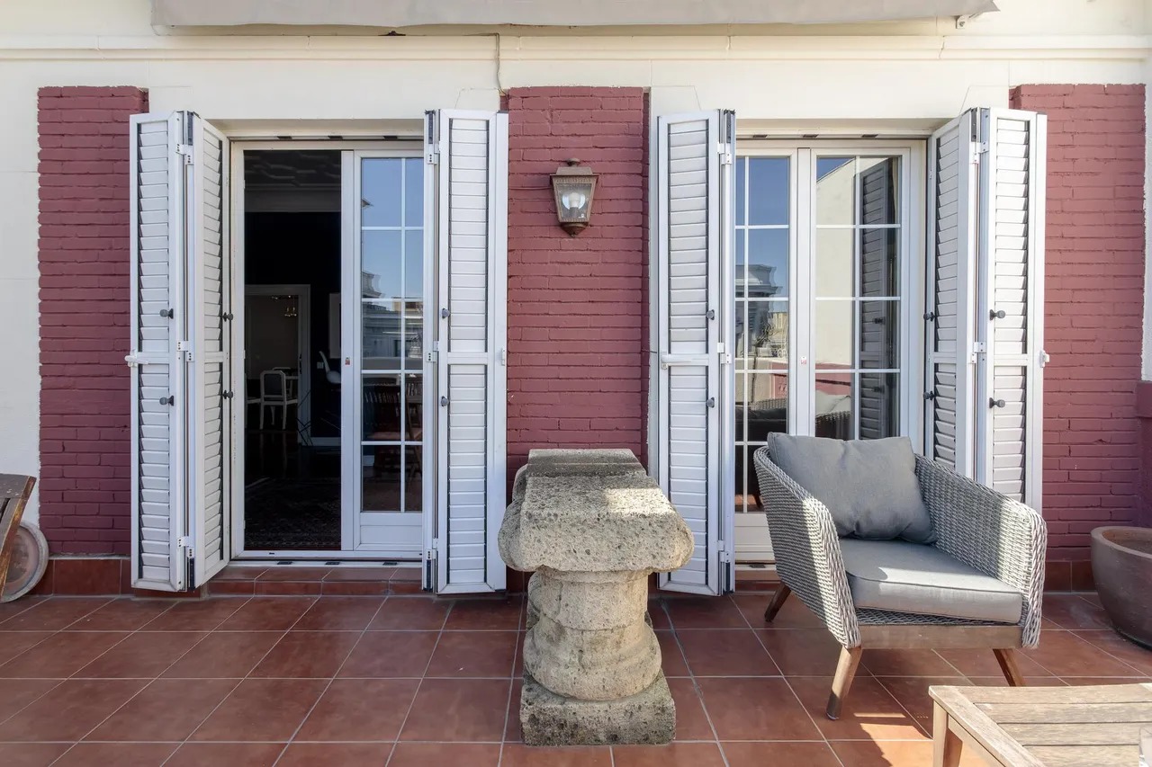 living - 400m² penthouse with 25m² terrace for rent in Almagro - gallery - 5