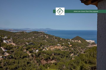 living - Parcela de 741m² en venta en Sa Tuna, Costa Brava - featured