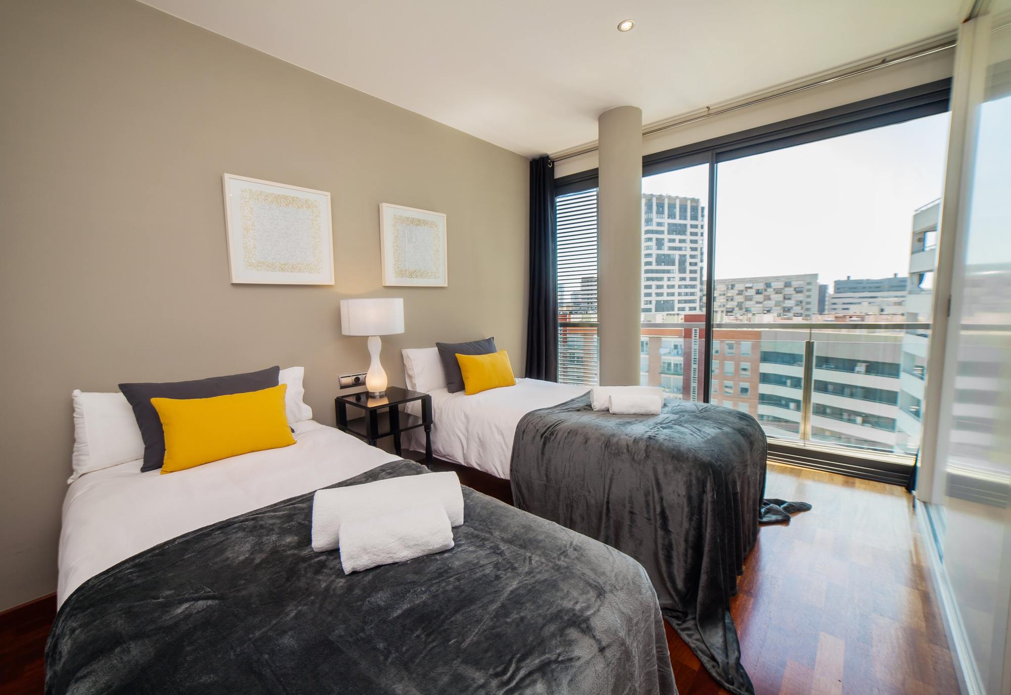 living - Ático de 125m² en venta en Diagonal Mar, Barcelona - gallery thumbnail - 10