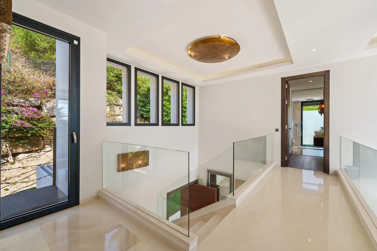living - Casa / villa de 493m² con 204m² terraza en venta en Nueva Andalucía - gallery - 7