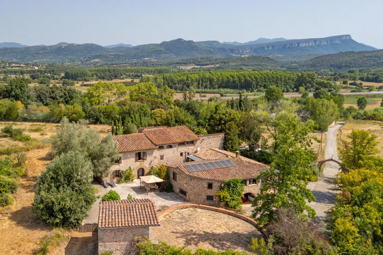 living - 979m² country house with 4,000m² garden for sale in La Selva - gallery - 2