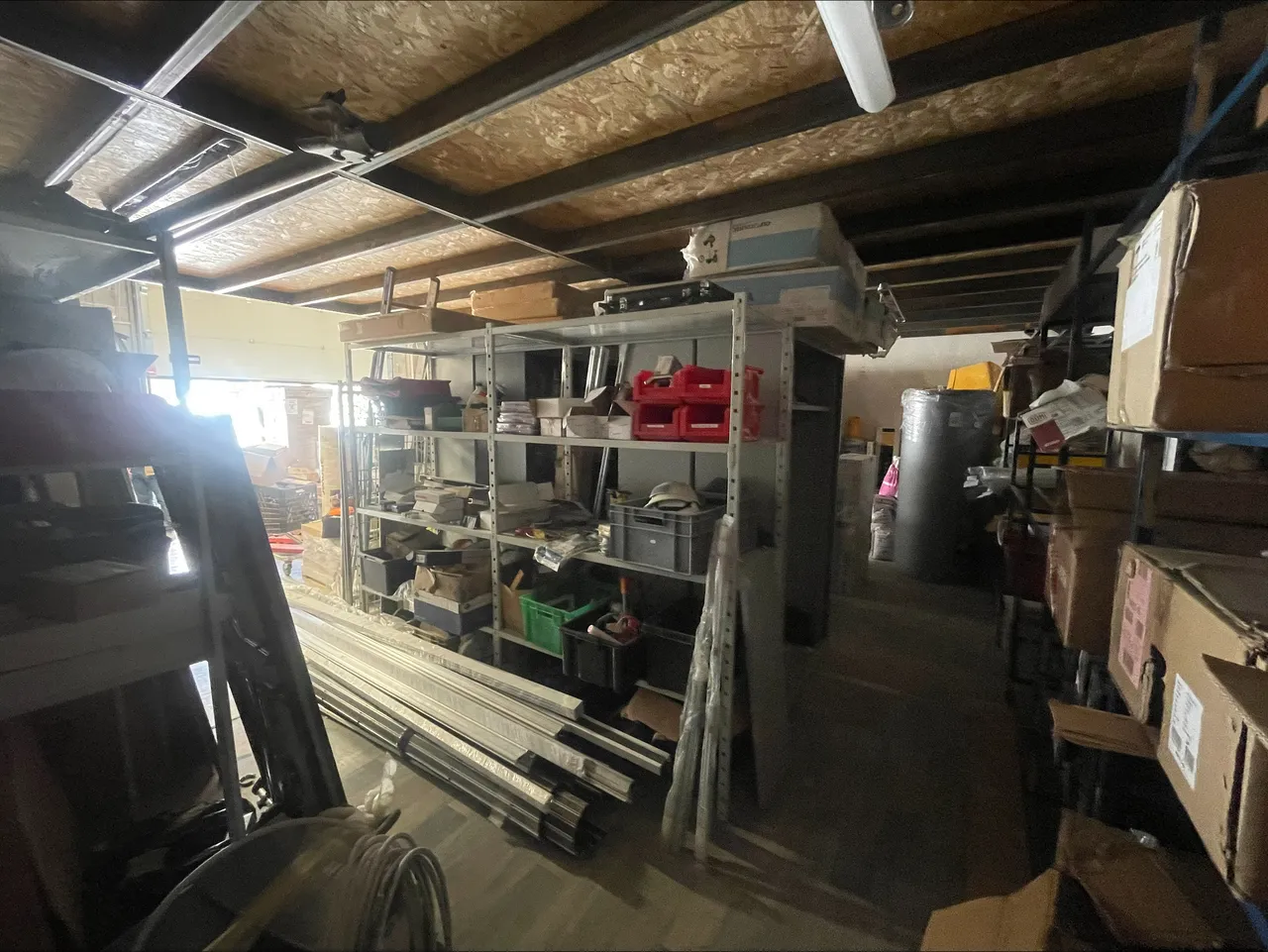 logistics - Local d’activités À Louer - gallery - 2