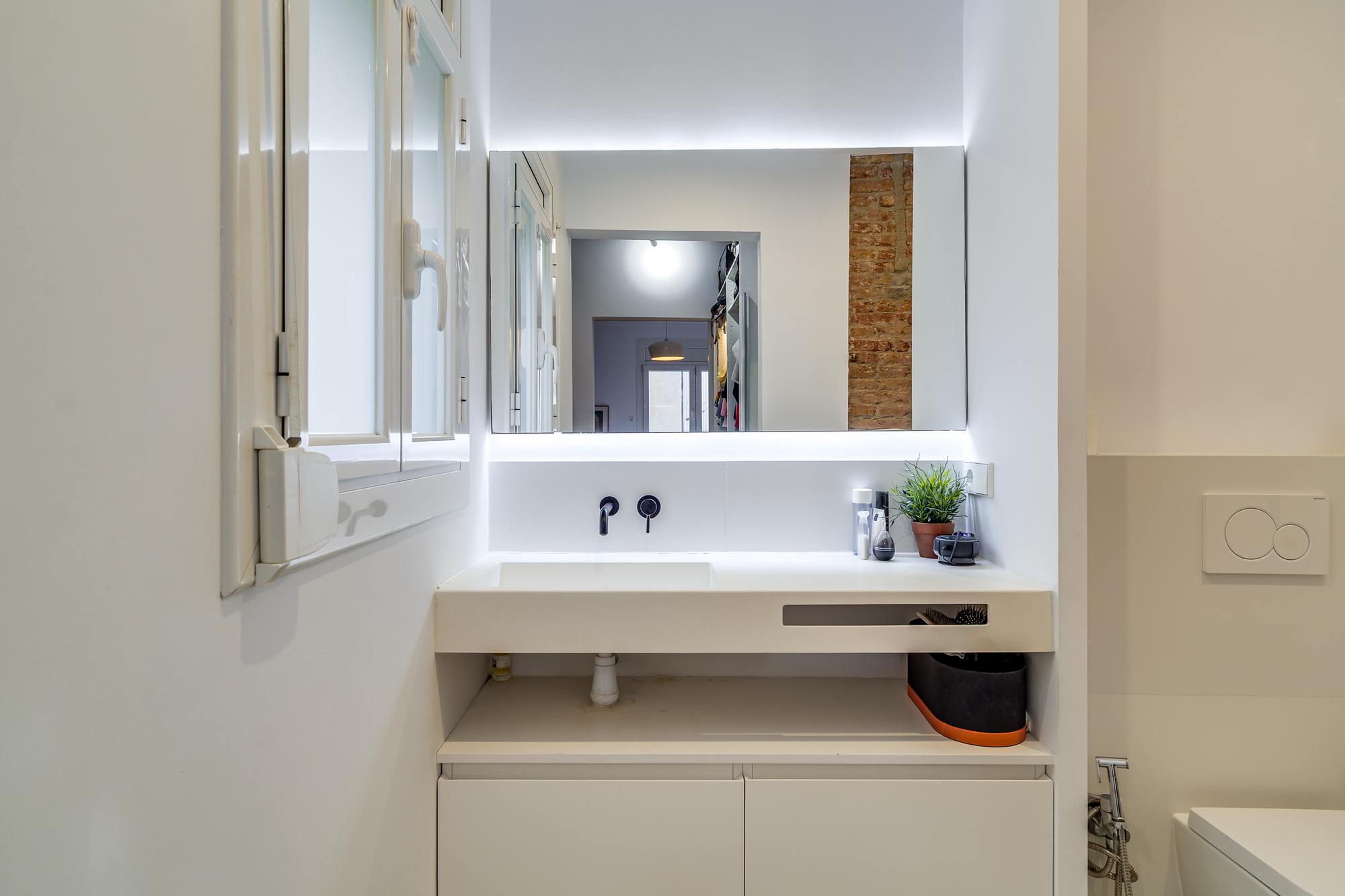 living - 90m² penthouse for sale in Eixample Right, Barcelona - gallery thumbnail - 10