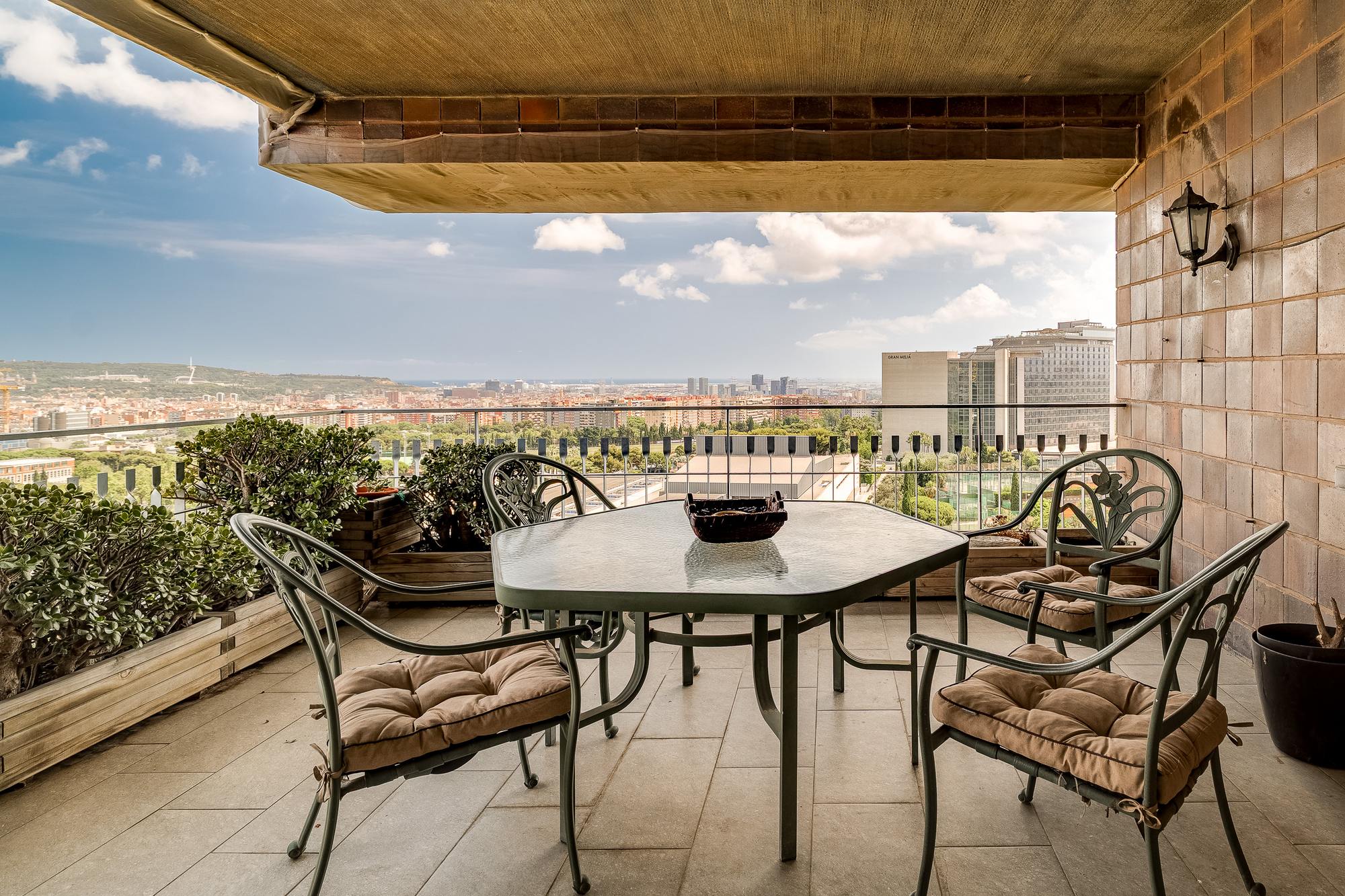 living - Piso de 216m² con 28m² terraza en venta en Pedralbes - gallery thumbnail - 1