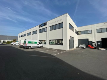 logistics - Mixte Activités / Bureaux À Louer - featured