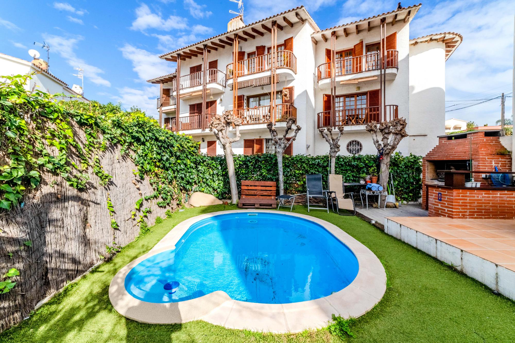 living - 195m² house / villa with 83m² garden for sale in Vallpineda - gallery thumbnail - 4