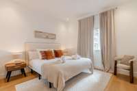 living - 110m² apartment for rent in Recoletos, Madrid - gallery thumbnail - 4