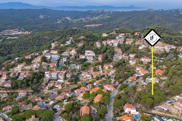 living - Parcela de 1,577m² en venta en Lloret de Mar, Costa Brava - featured