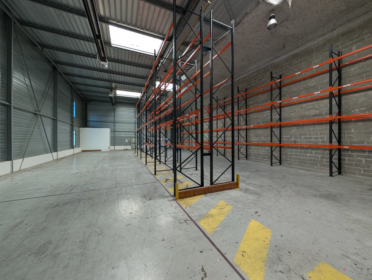 logistics - Light Industrial Premises / Offices For Rent - gallery - 3