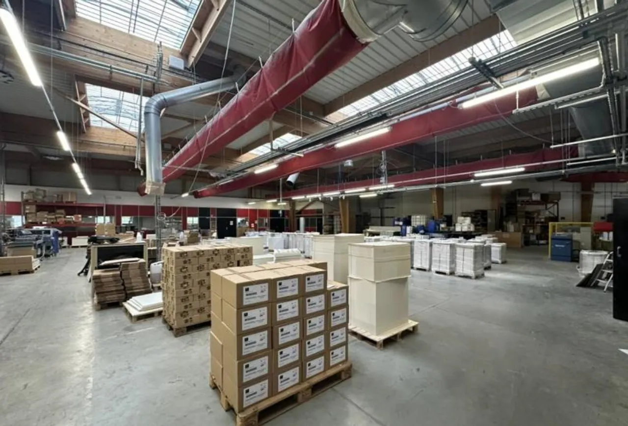 logistics - Warehouse / Offices For Sale - gallery - 2