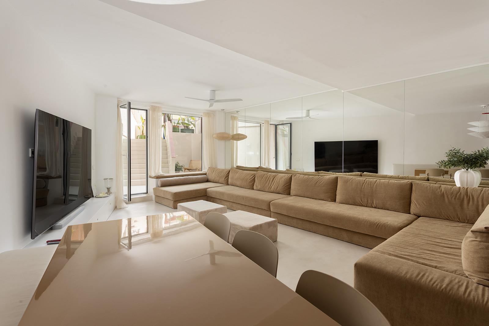 living - 132m² apartment with 270m² terrace for sale in Les Corts - gallery thumbnail - 1