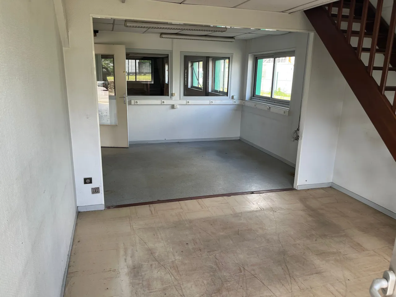 logistics - Light Industrial Premises / Offices For Rent - gallery - 4