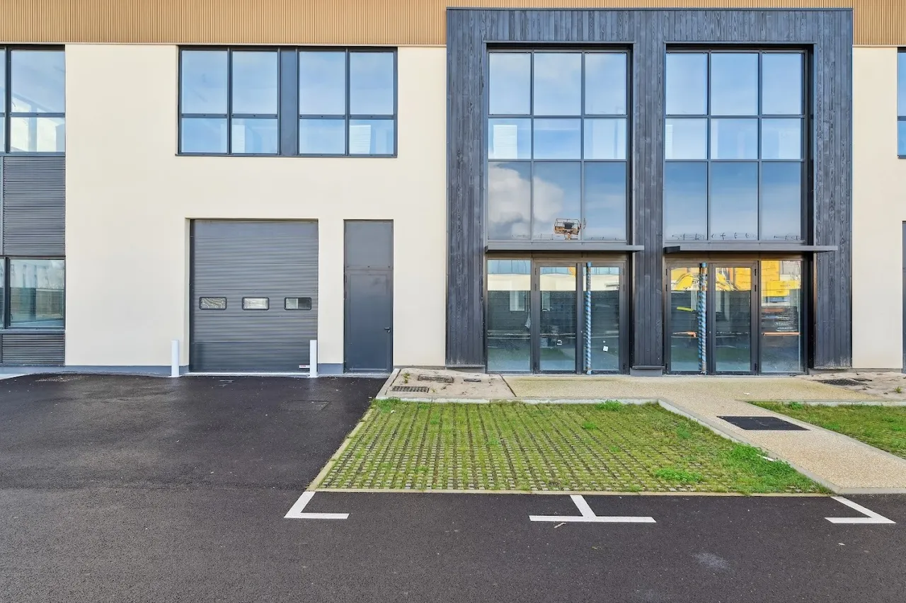 logistics - Light Industrial Premises / Offices For Rent - gallery - 3