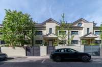 living - 487m² house / villa for sale in Conde de Orgaz and Piovera - gallery thumbnail - 1