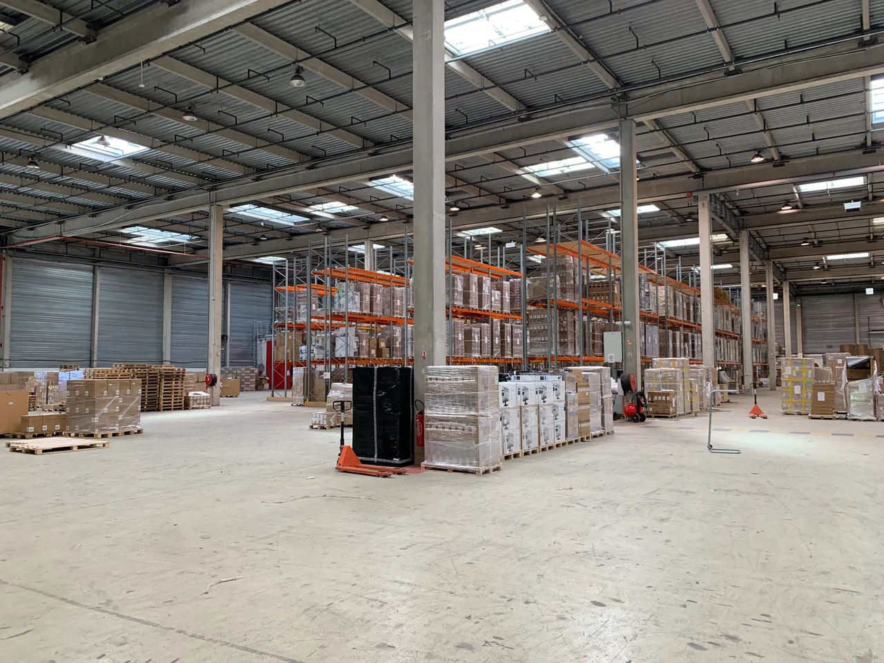 logistics - Logistics Warehouse For Rent - gallery - 8