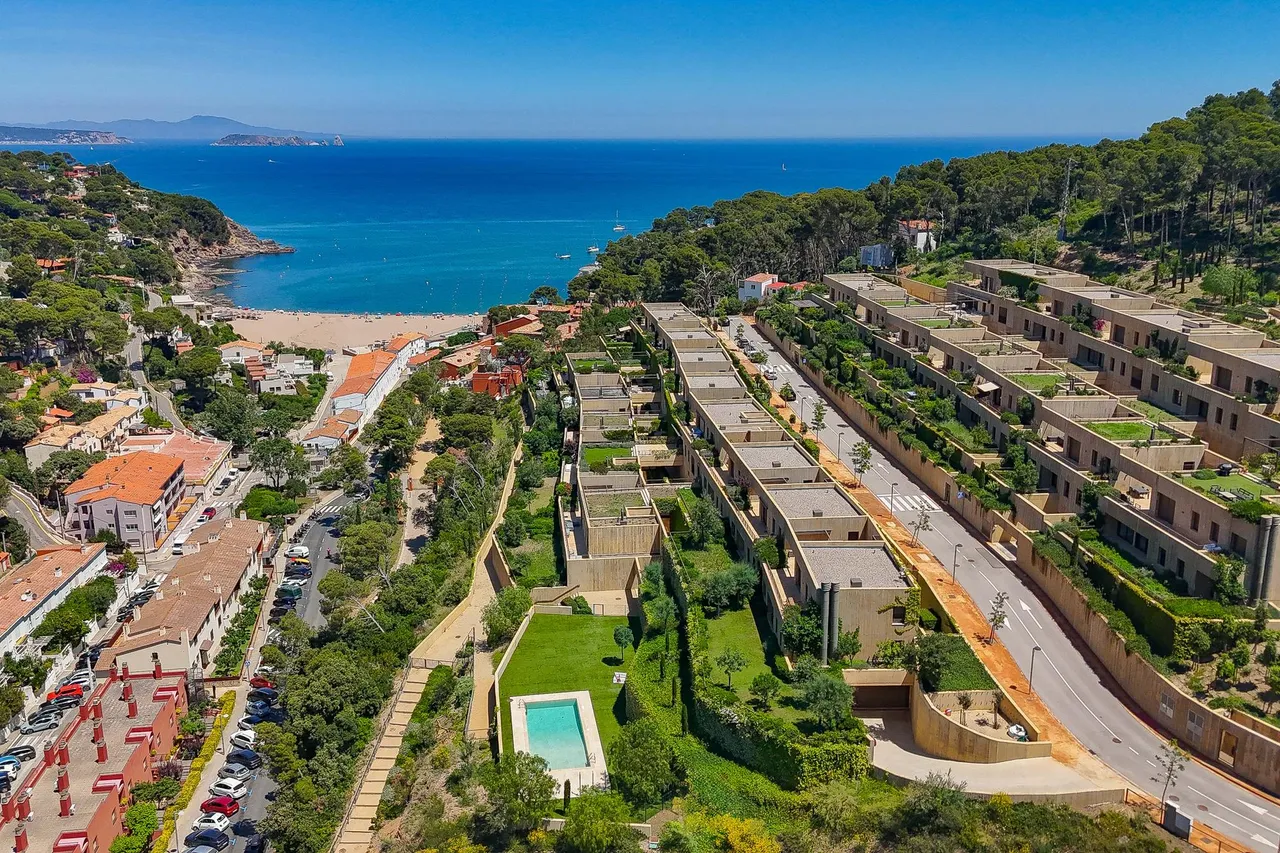 living - Begur Gardens - gallery - 2